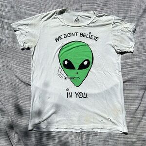 Unif clothing alien shirt. Size L